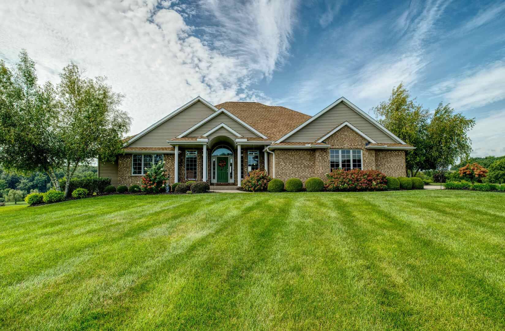 12890 Grandview DR, Morrison, IL 61270