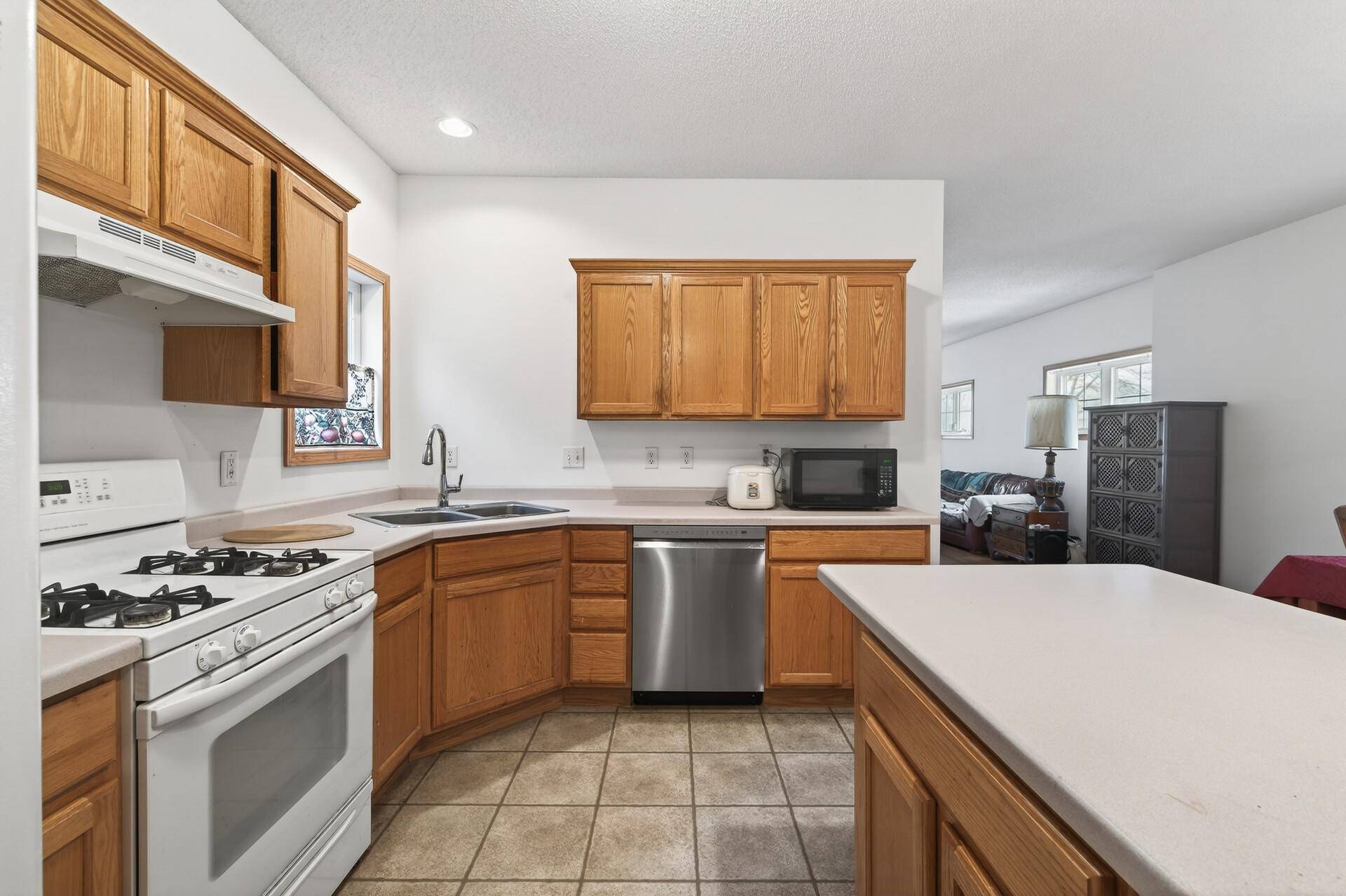 2897 Mark Twain DR, Chaska, MN 55318