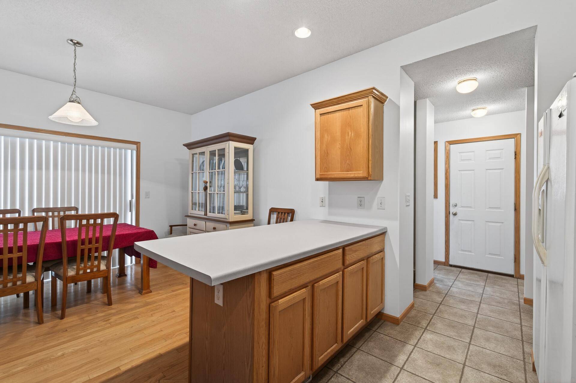 2897 Mark Twain DR, Chaska, MN 55318