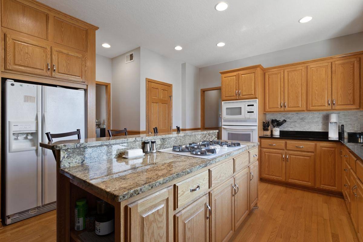 5721 103rd AVE N, Brooklyn Park, MN 55443