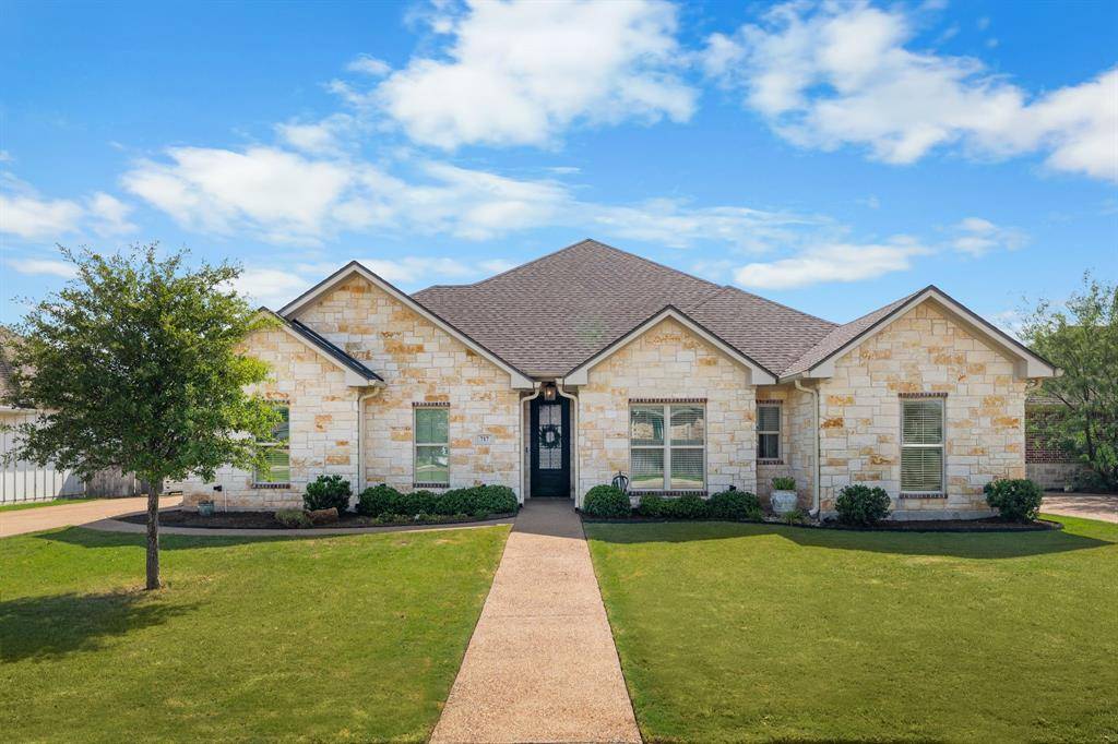 717 Wintergreen Drive, Hewitt, TX 76643