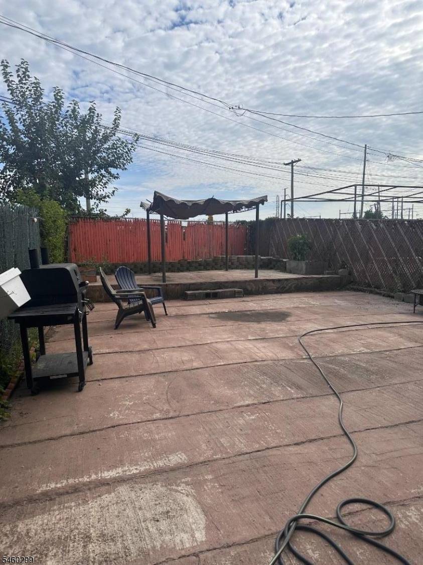 428 Doyle St, Elizabeth City, NJ 07206