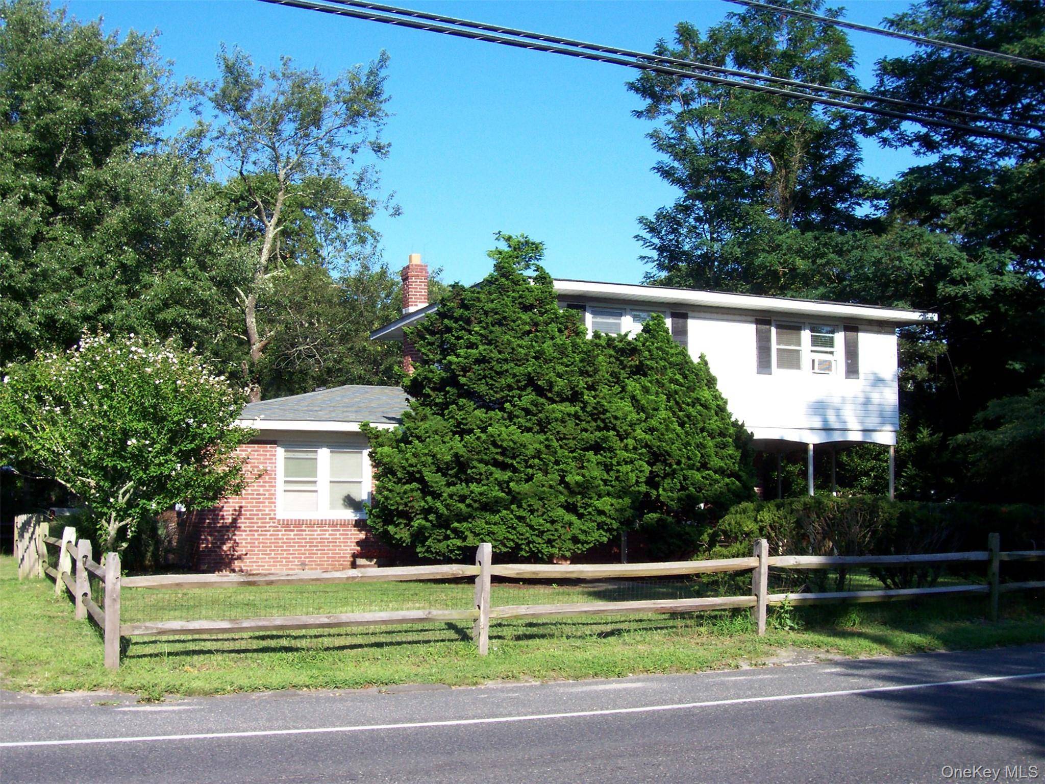 85 Springville RD, Hampton Bays, NY 11946