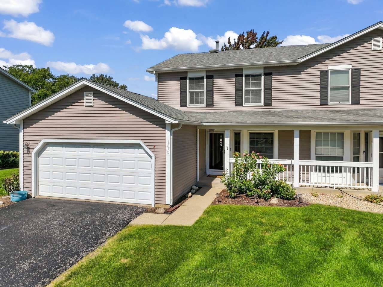 1219 Oak Ridge DR, Streamwood, IL 60107