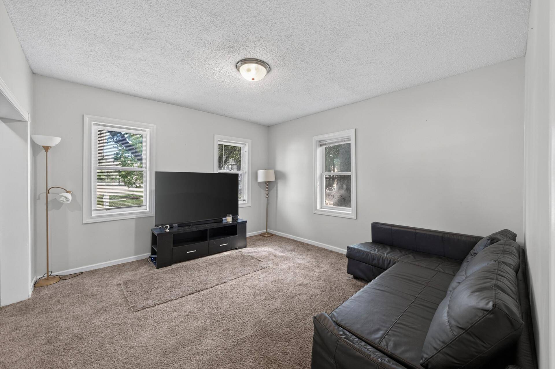 1076 Ross AVE, Saint Paul, MN 55106