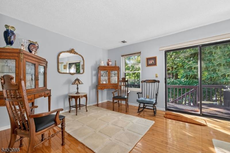 1 Amy Ct, Lebanon Boro, NJ 08833