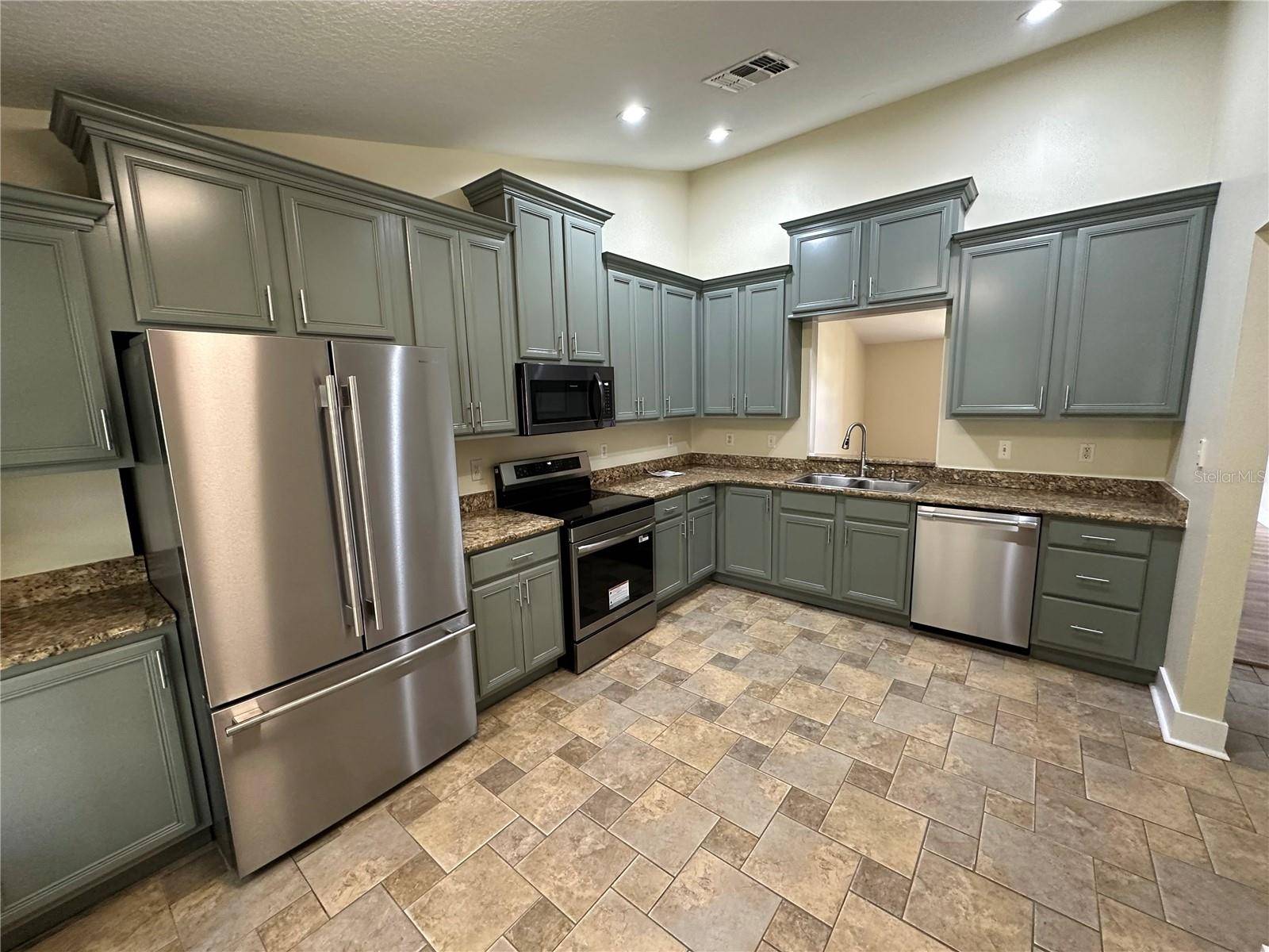 10 SUNNYSIDE DR, Clermont, FL 34711
