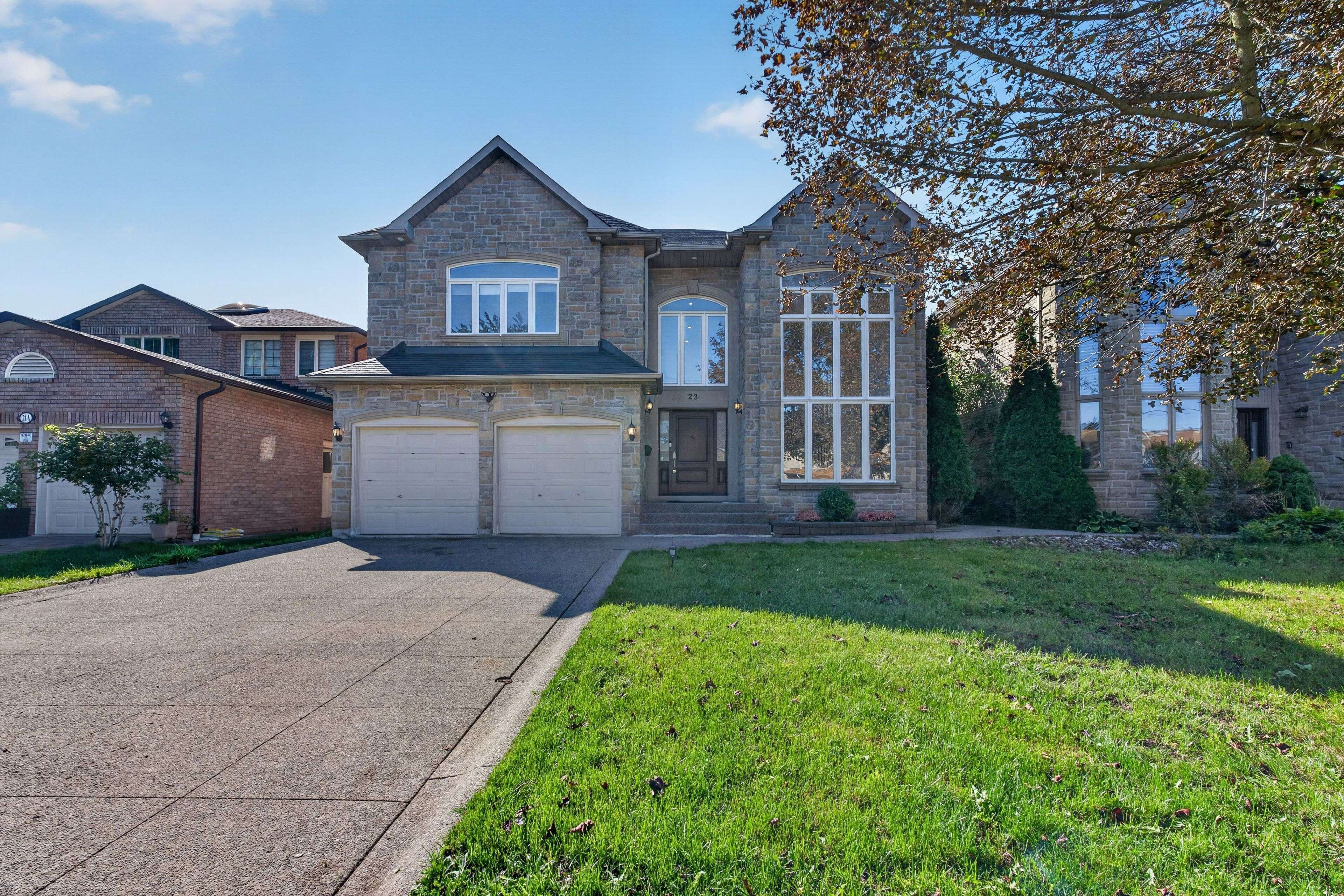 23 Mackay DR, Richmond Hill, ON L4C 6N9