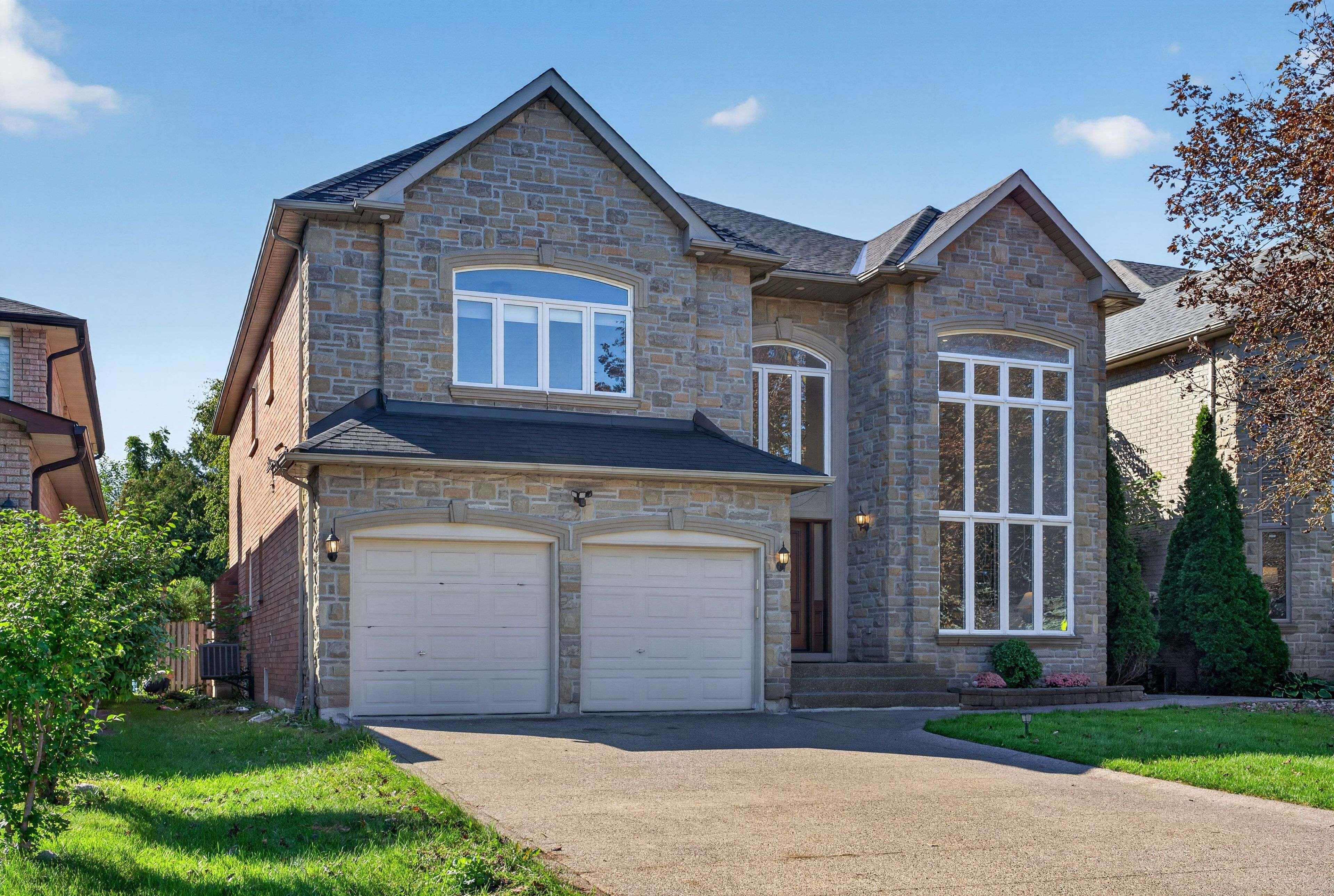 23 Mackay DR, Richmond Hill, ON L4C 6N9