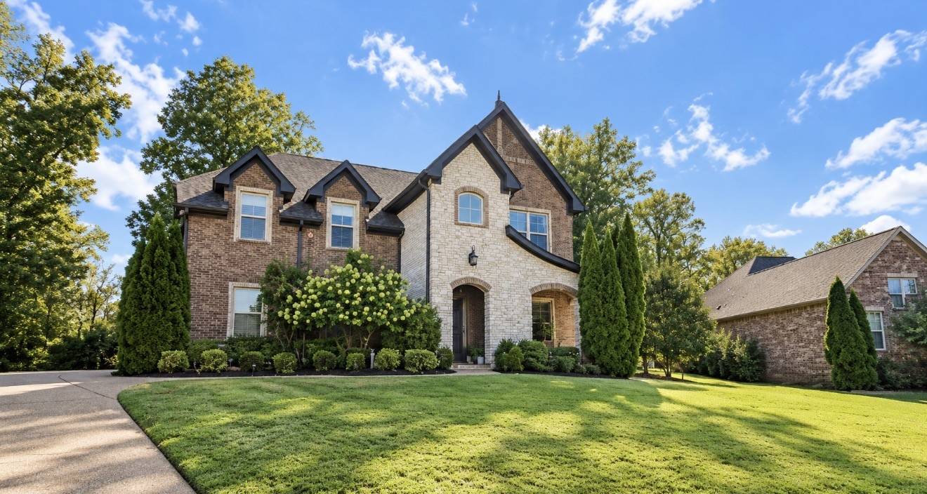1084 Summerstar Cir, Gallatin, TN 37066