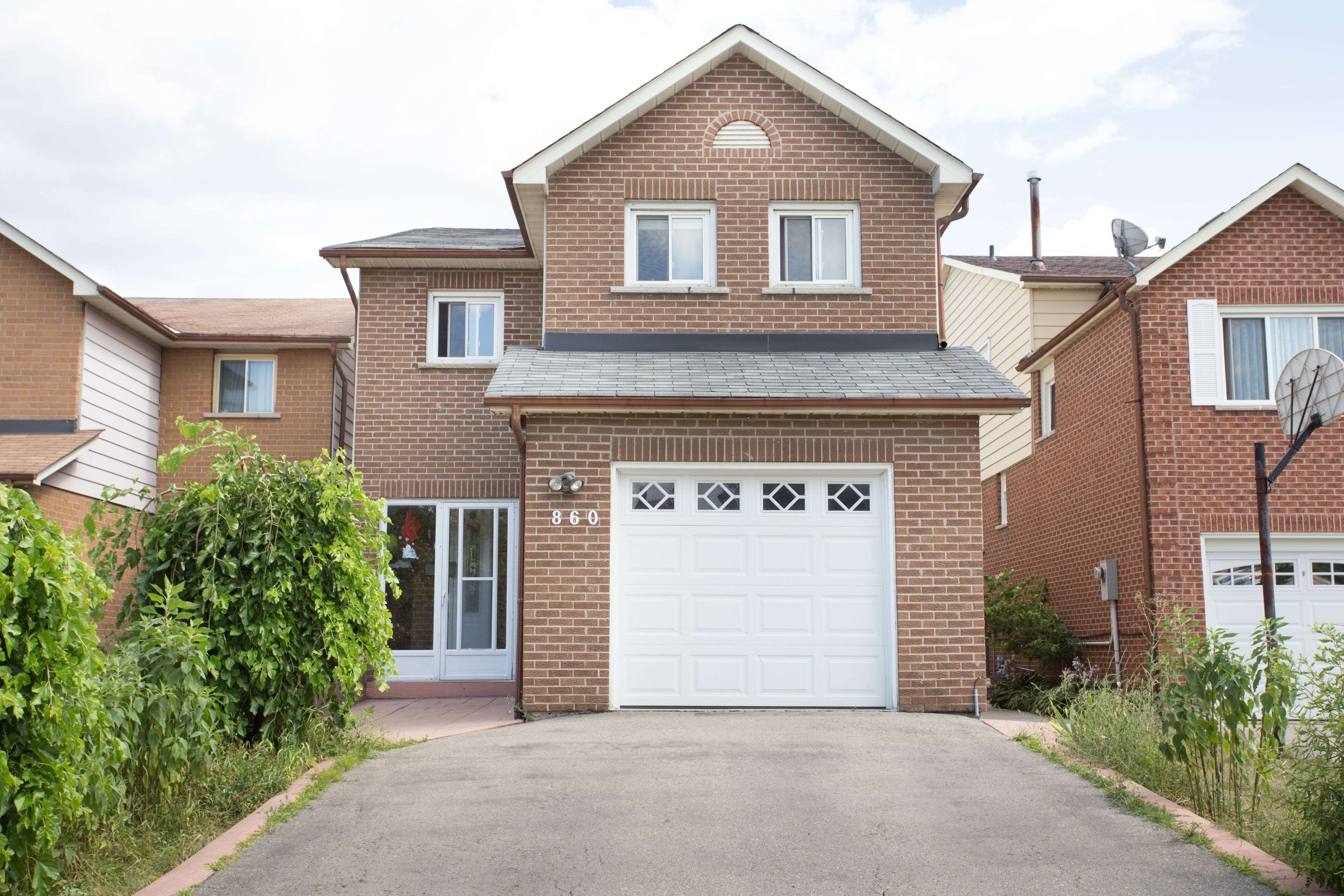 860 Messenger Meadow DR, Mississauga, ON L5C 3T2