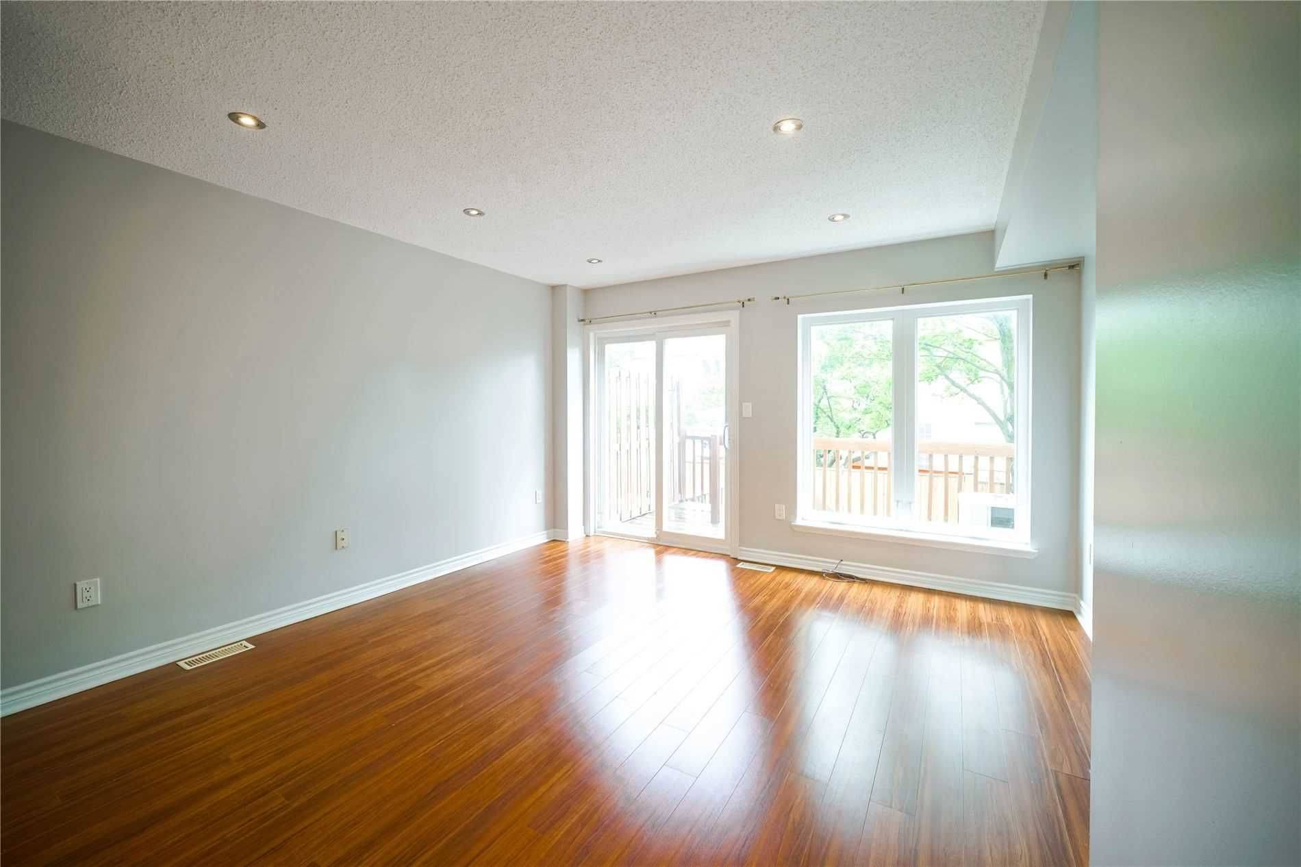 80 Strathaven DR #21, Mississauga, ON L5R 3V9