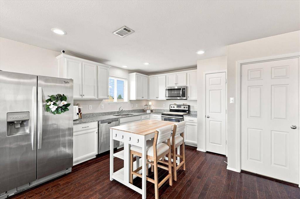 9900 Amosite Drive, Fort Worth, TX 76131
