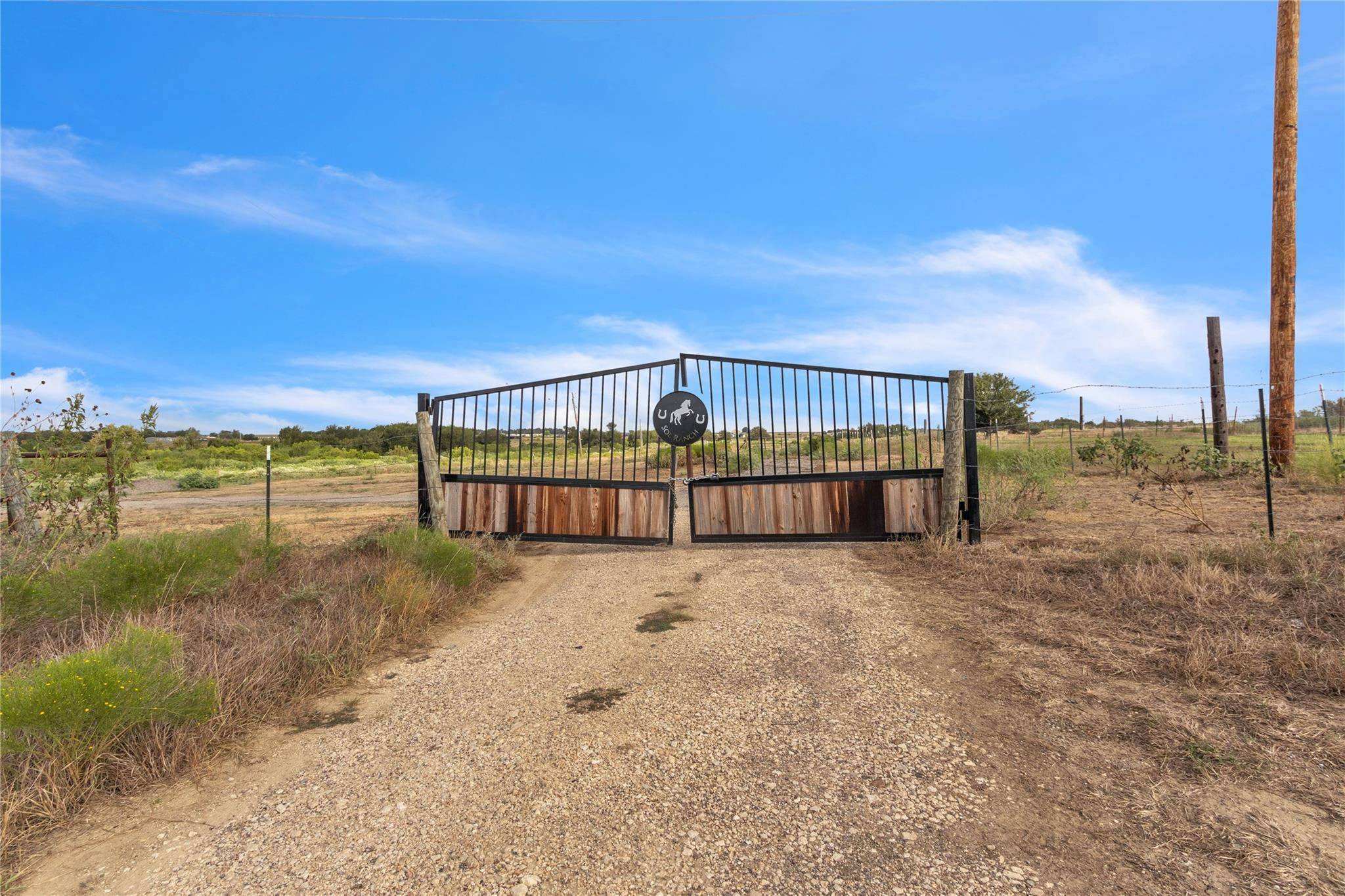1701 County Road 466, Elgin, TX 78621