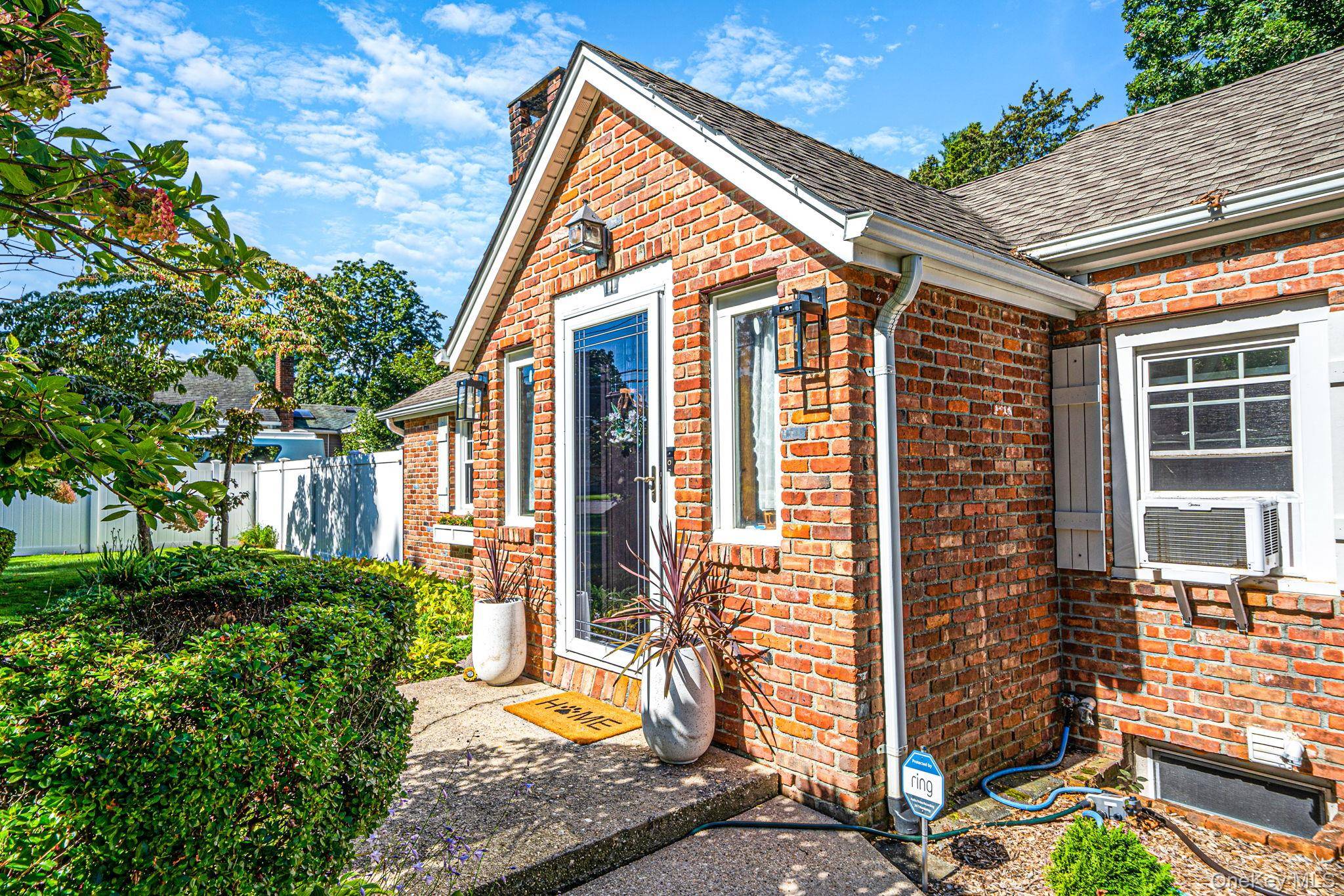 11 Keeler ST, Huntington, NY 11743