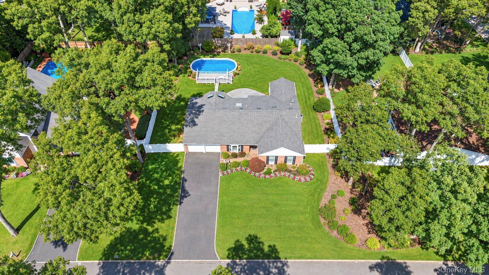 3 Barnsley CRES, Mount Sinai, NY 11766