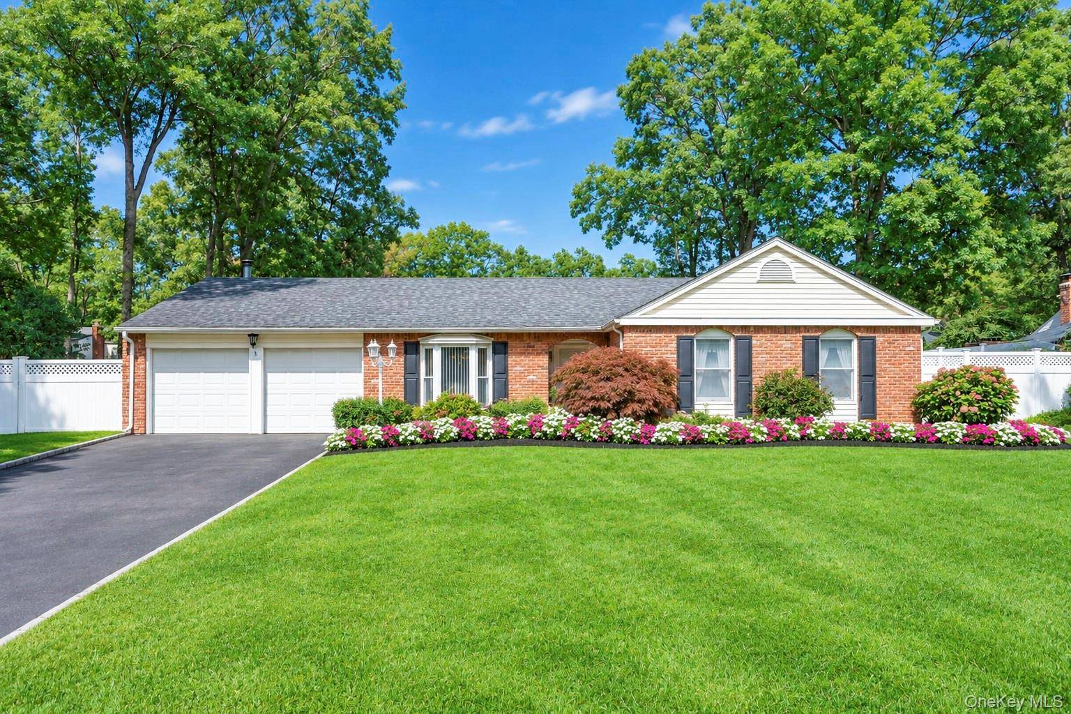 3 Barnsley CRES, Mount Sinai, NY 11766