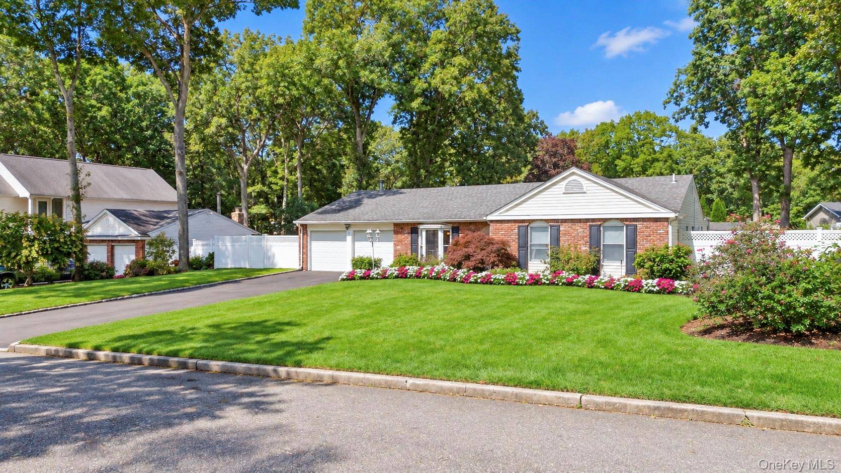 3 Barnsley CRES, Mount Sinai, NY 11766