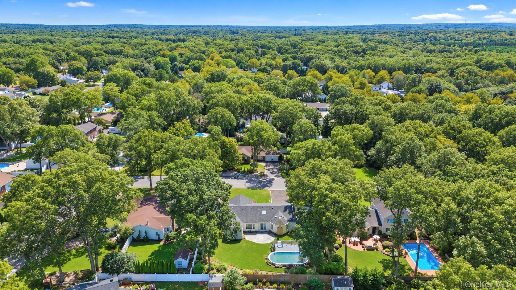 3 Barnsley CRES, Mount Sinai, NY 11766