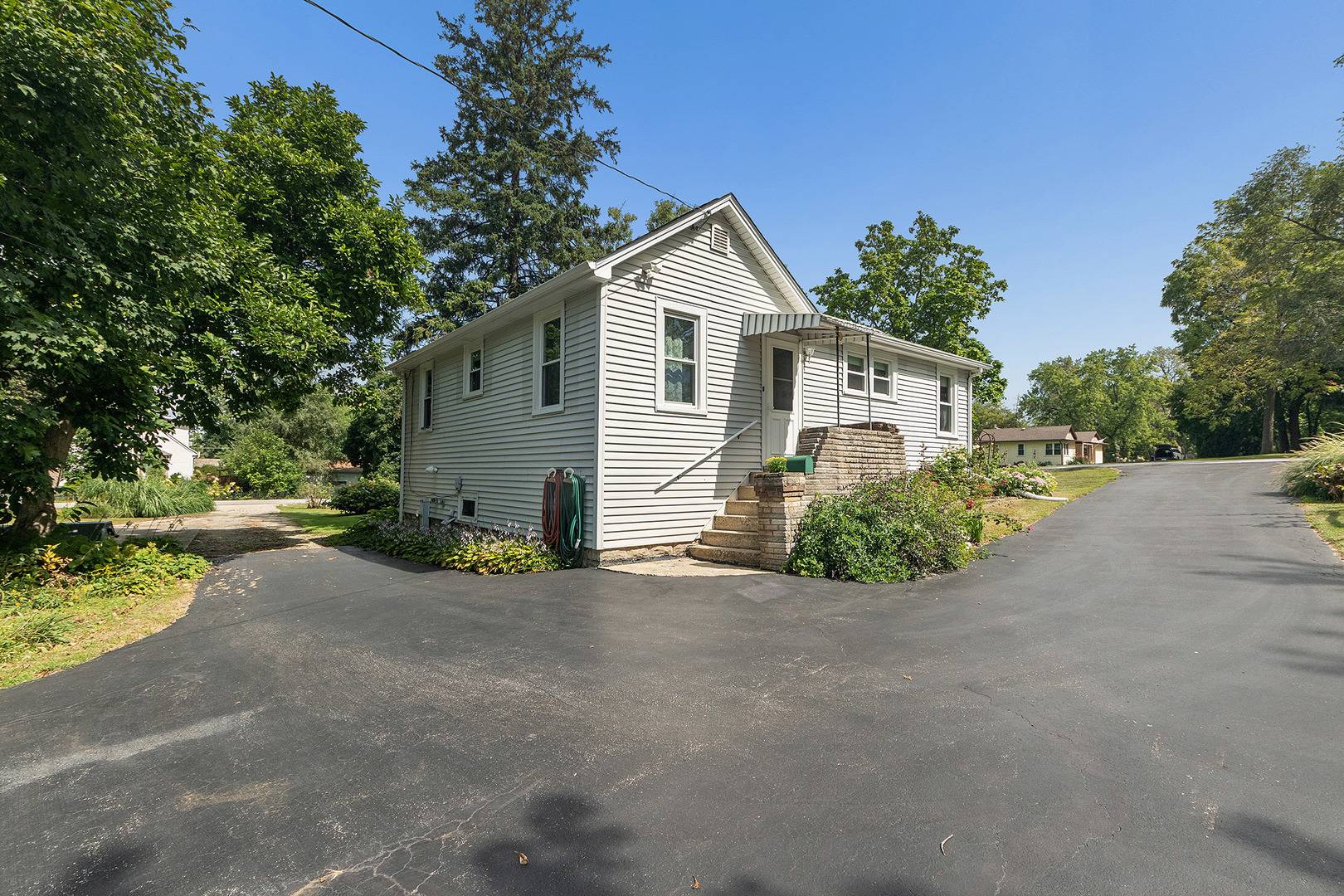 150 E 2nd AVE, New Lenox, IL 60451
