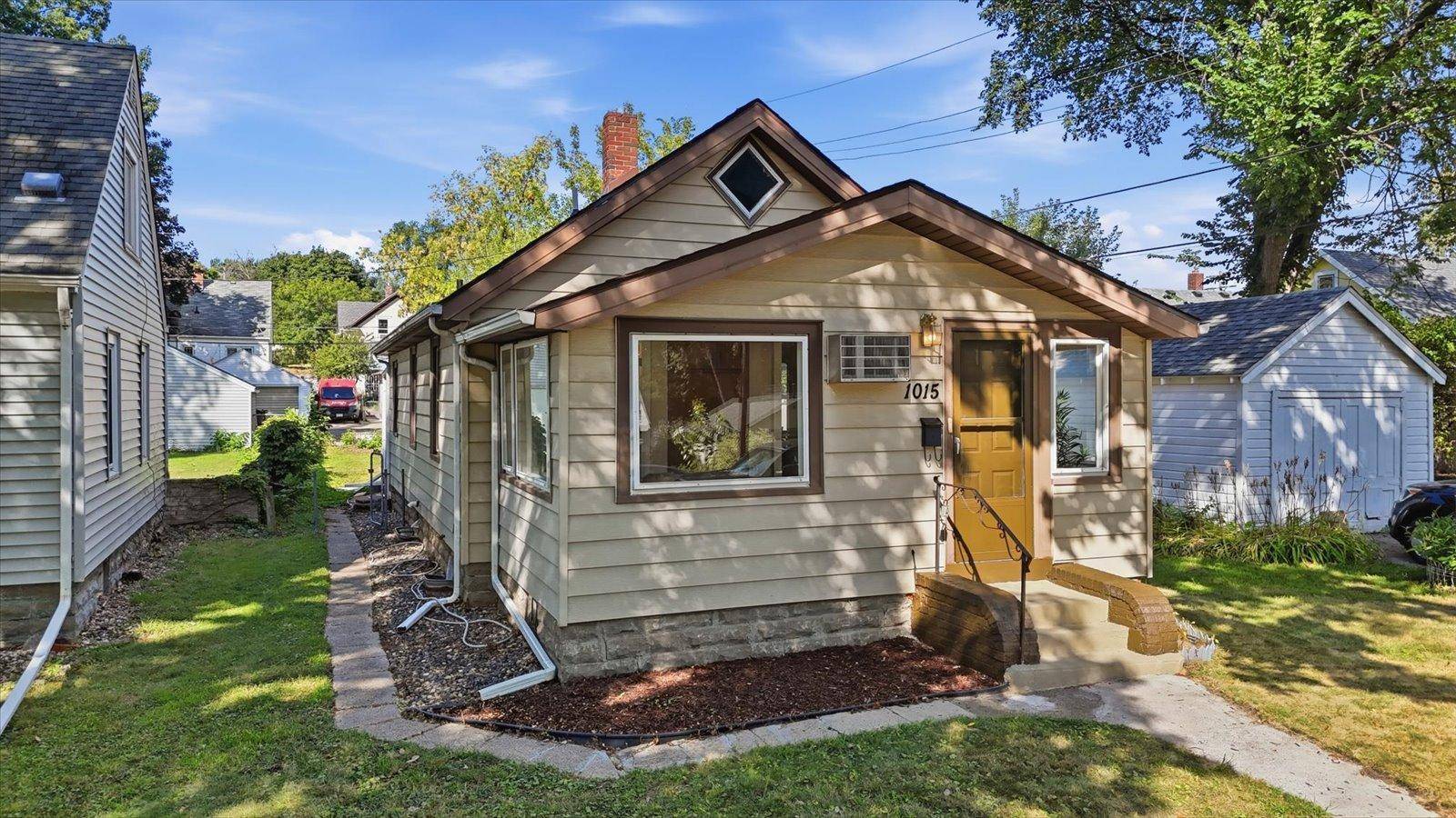 1015 Kruse ST, West Saint Paul, MN 55118