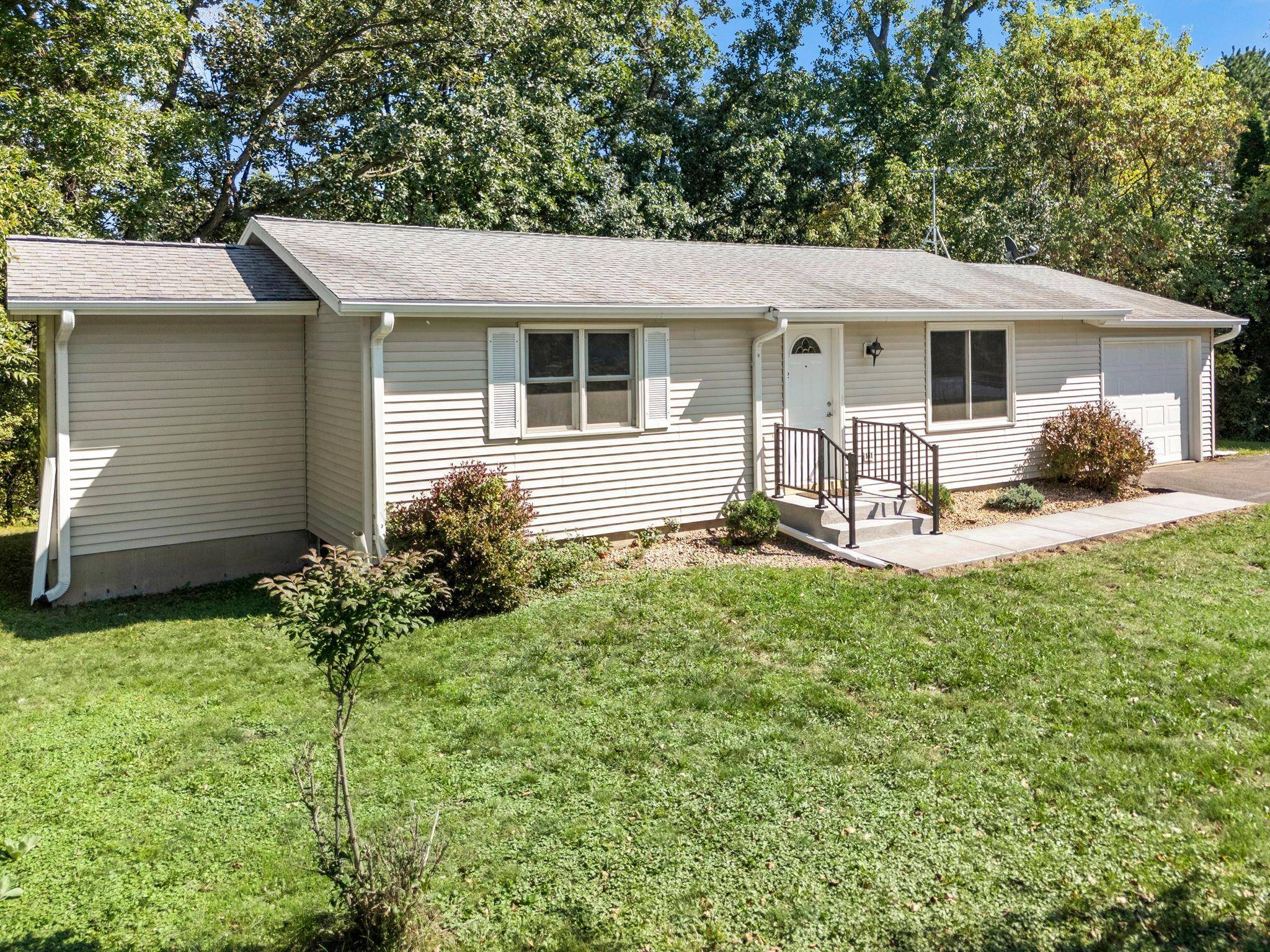 512 Eric DR, Osceola, WI 54020