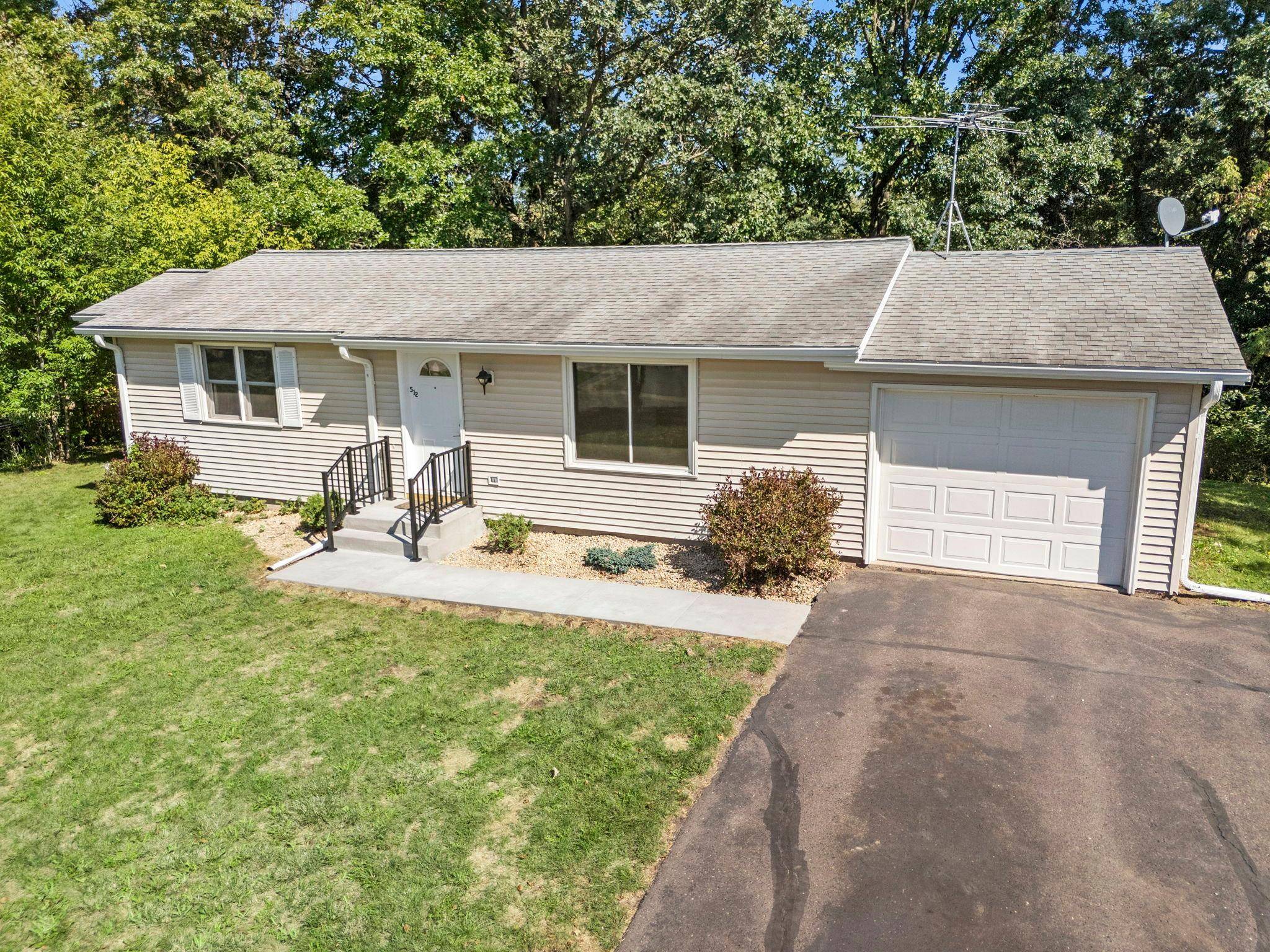 512 Eric DR, Osceola, WI 54020