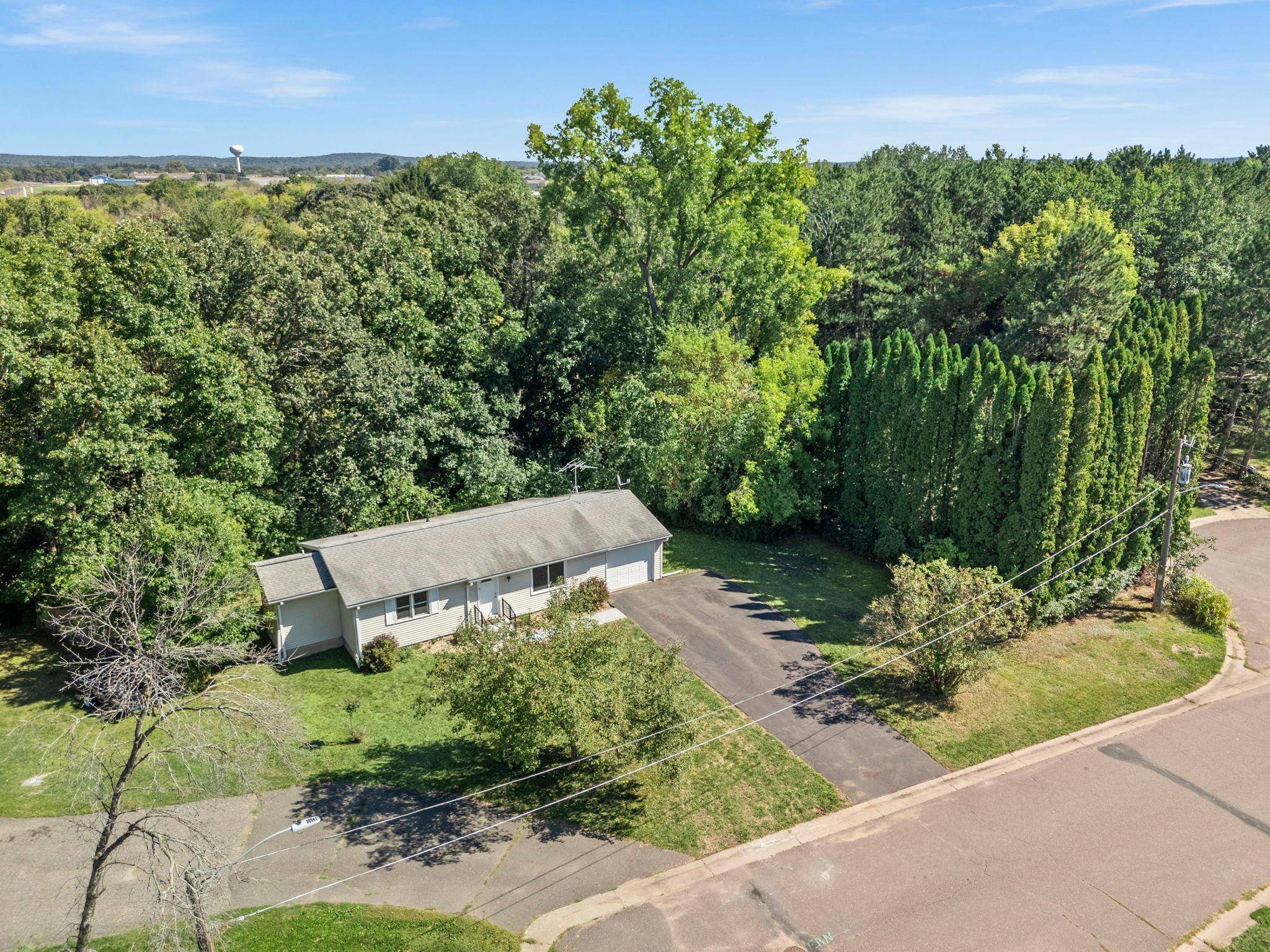 512 Eric DR, Osceola, WI 54020
