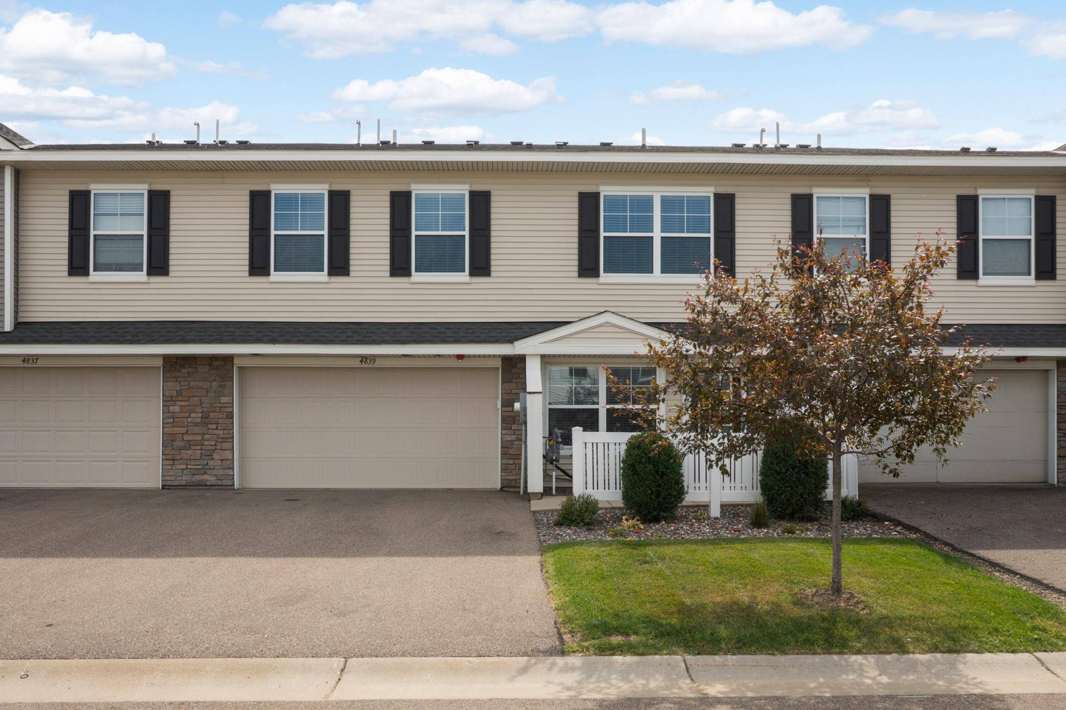 4839 Martingale DR, Woodbury, MN 55129