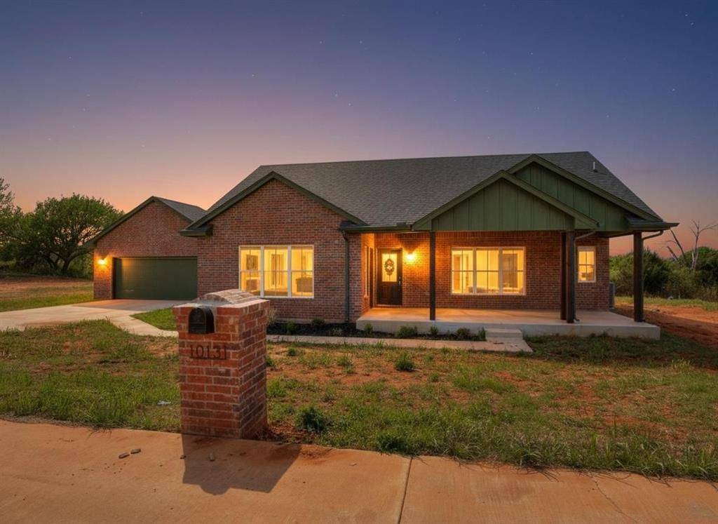 10131 S Meadows LN, Guthrie, OK 73044