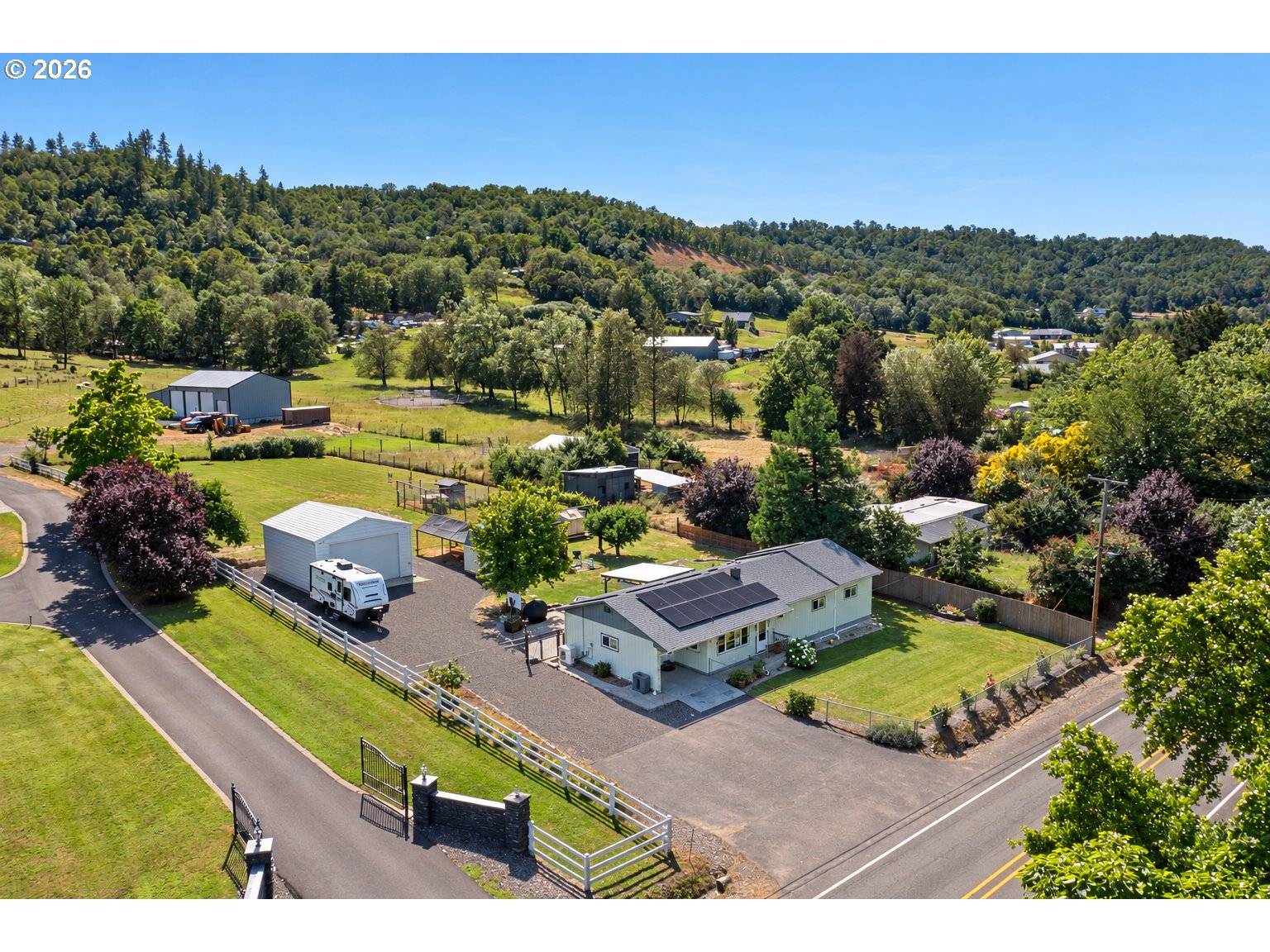 695 GLENGARY LOOP RD, Roseburg, OR 97470