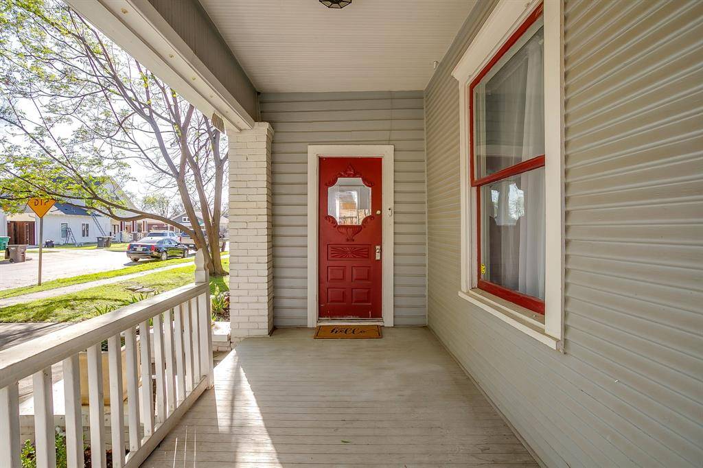 1014 W Arlington Avenue, Fort Worth, TX 76110
