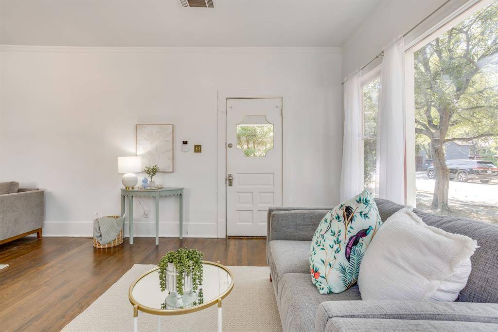 1014 W Arlington Avenue, Fort Worth, TX 76110