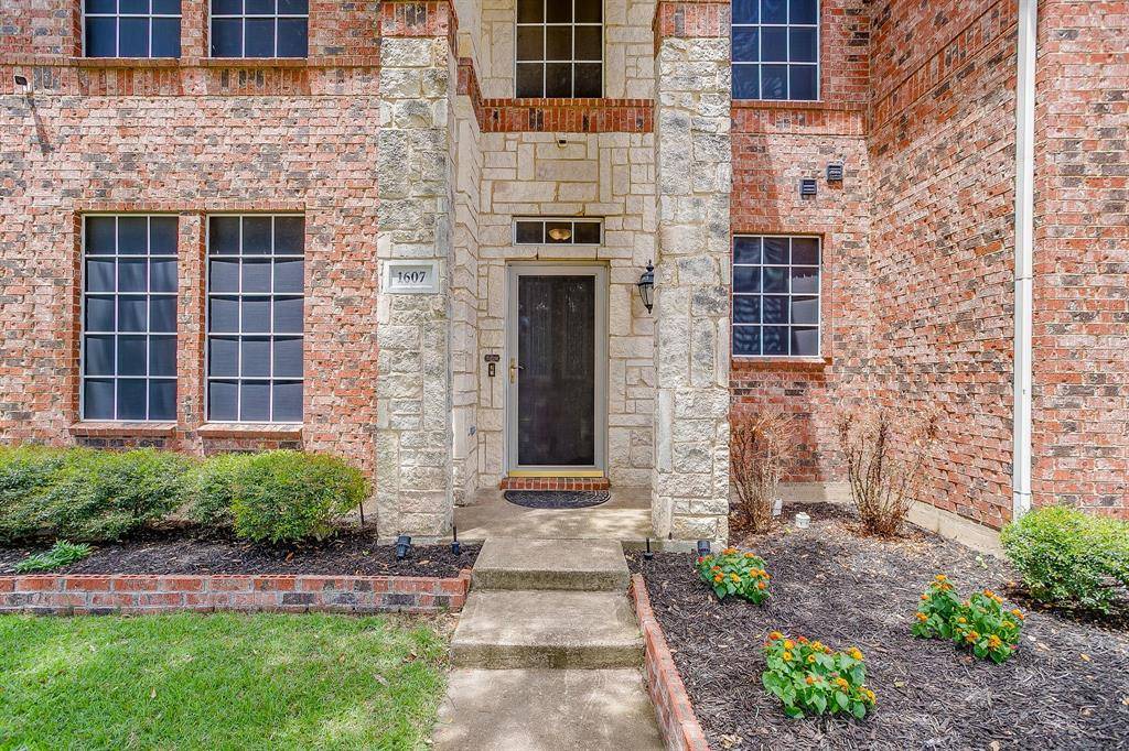 1607 Willow Lane, Cedar Hill, TX 75104