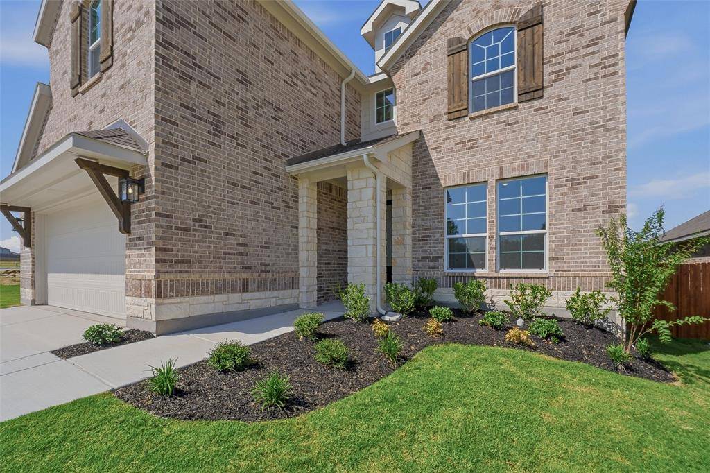 828 Elmstead Drive, Fort Worth, TX 76108