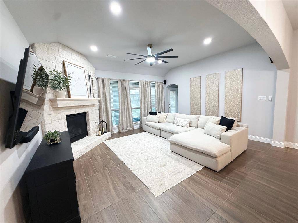 1525 Jocelyn Drive, Fort Worth, TX 76052
