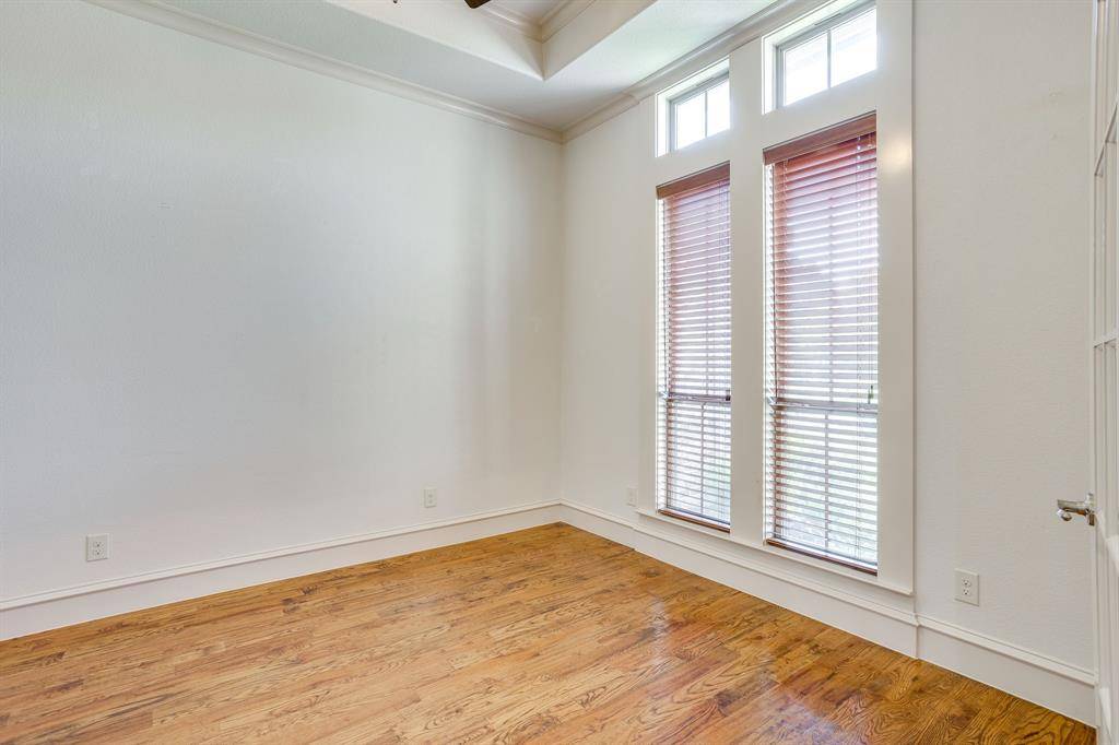 2946 Masters Court N, Burleson, TX 76028