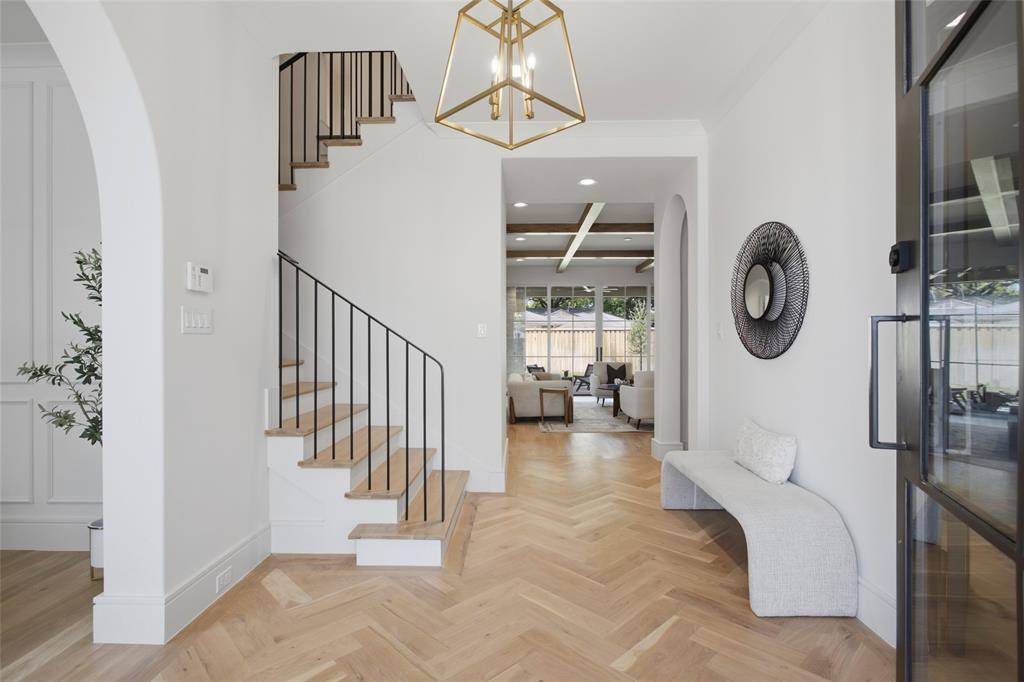 7033 Chantilly Lane, Dallas, TX 75214