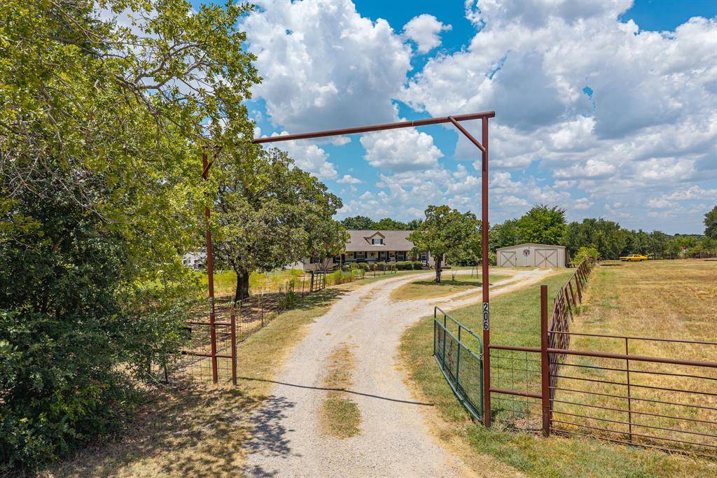 206 County Road 4593, Boyd, TX 76023