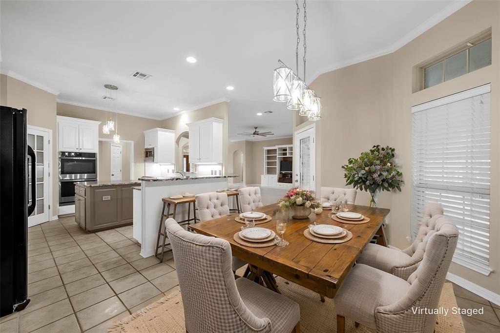 100 Laurel Oaks Lane, Crawford, TX 76638