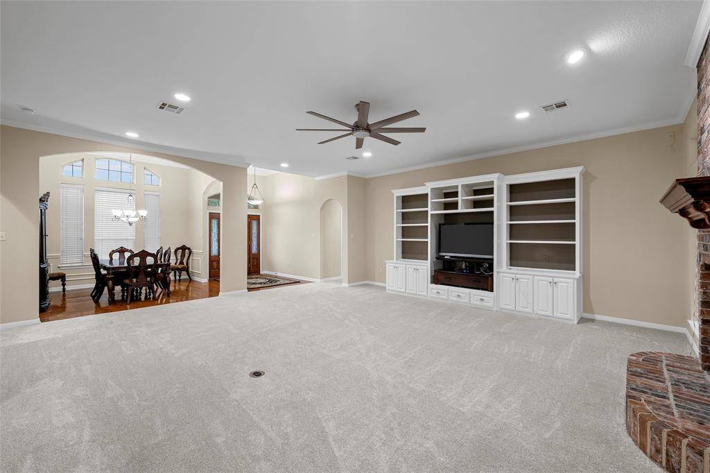 100 Laurel Oaks Lane, Crawford, TX 76638
