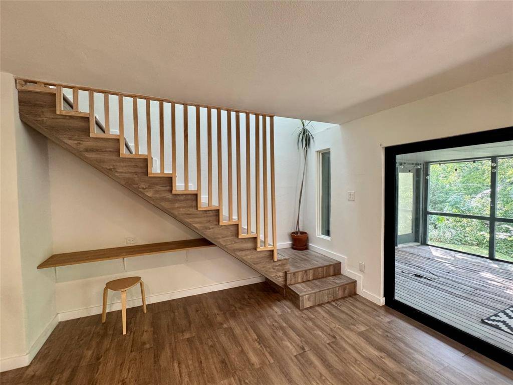211 Mill Creek Drive, Arlington, TX 76010