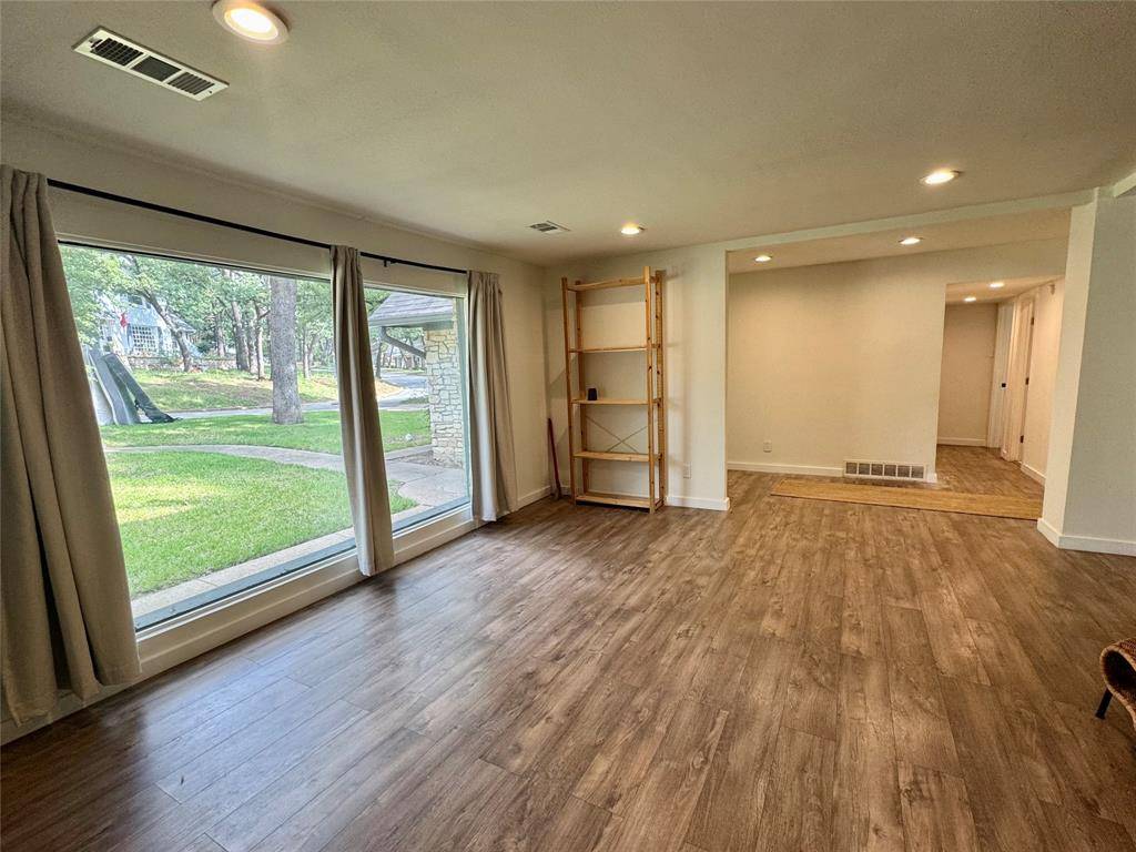 211 Mill Creek Drive, Arlington, TX 76010