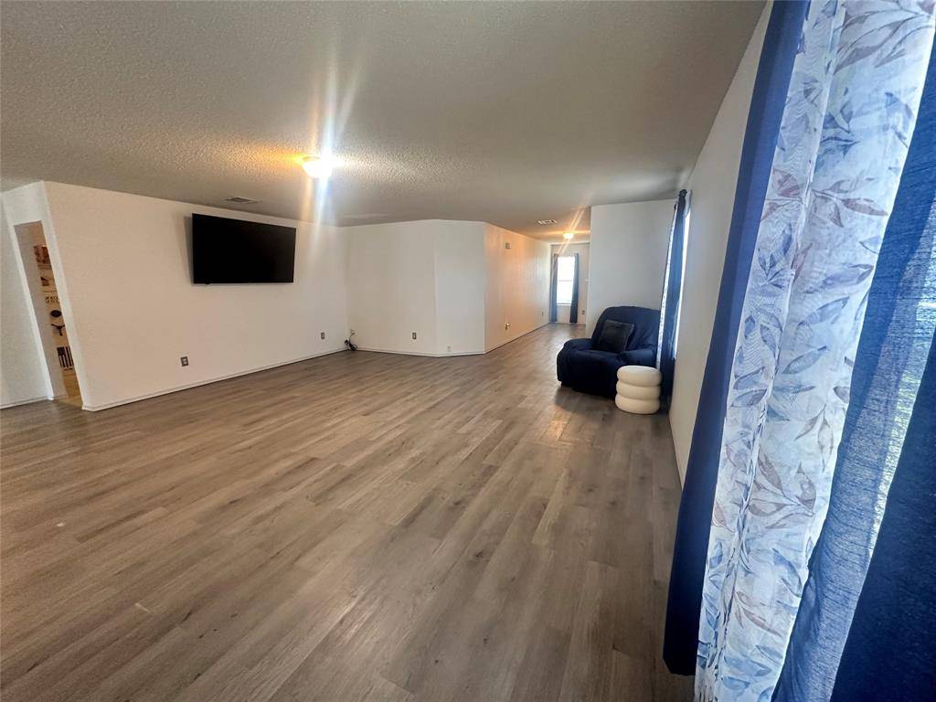 305 Daisy Lane, Wilmer, TX 75172