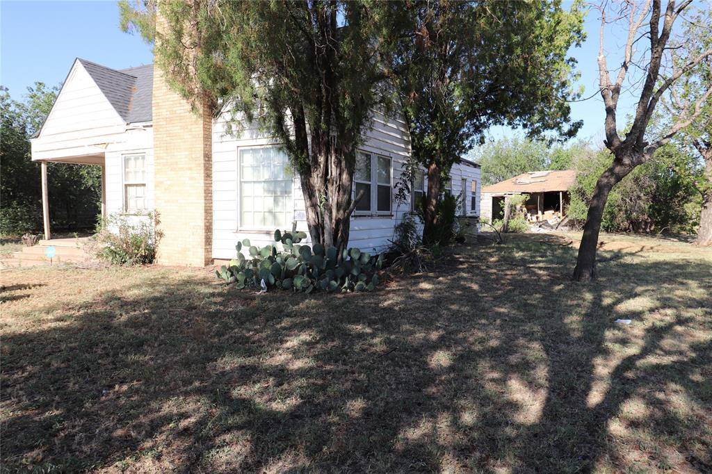 1402 Avenue K, Anson, TX 79501