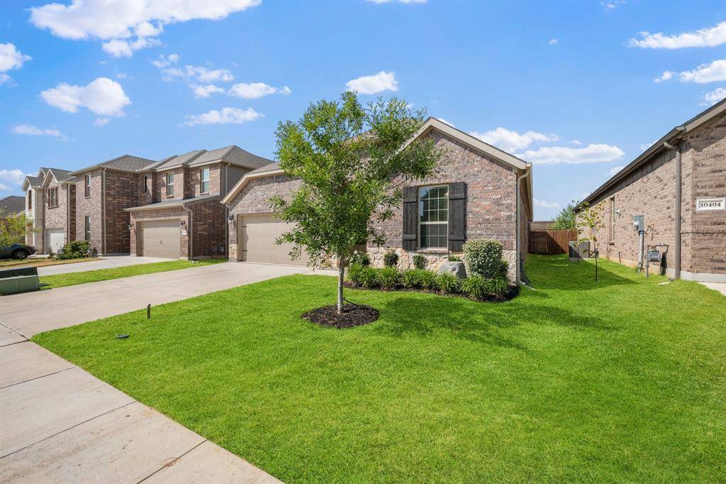 10408 Bluestone Lane, Aubrey, TX 76227