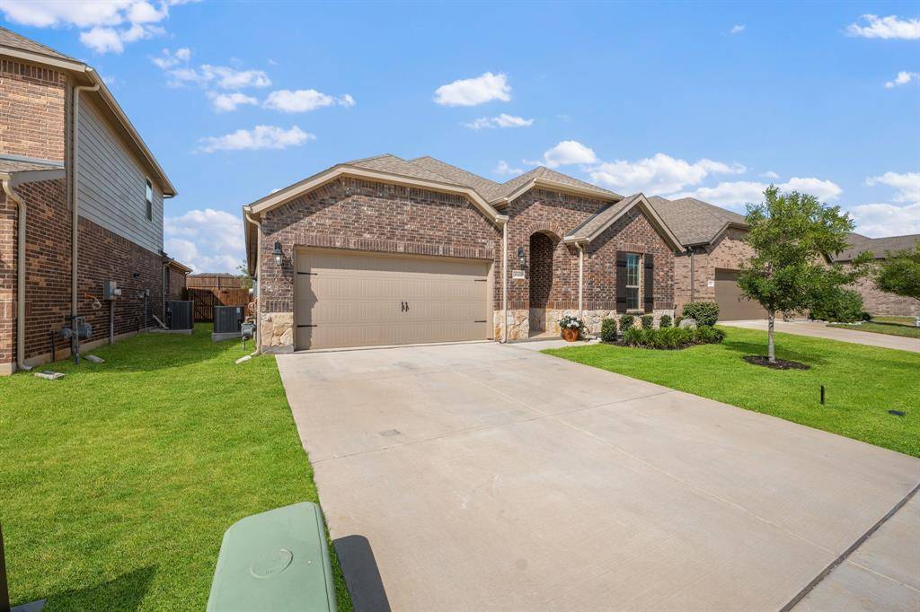 10408 Bluestone Lane, Aubrey, TX 76227