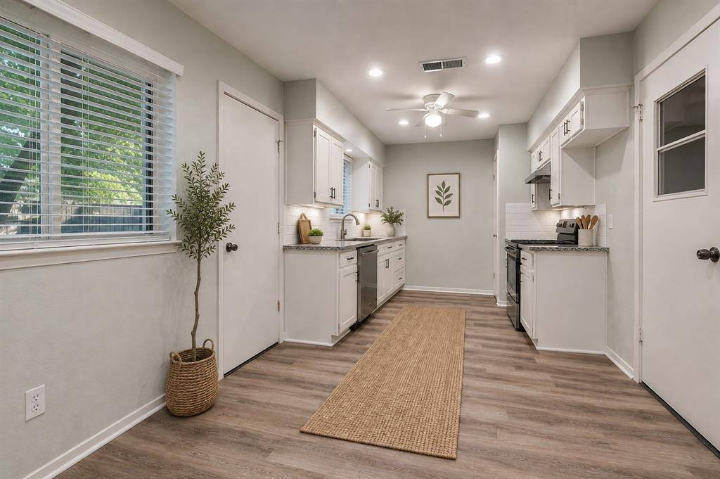 1902 Glenwick Lane, Irving, TX 75060
