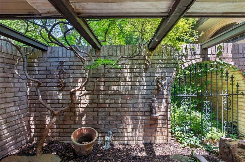 4204 Ledgeview Road, Fort Worth, TX 76109