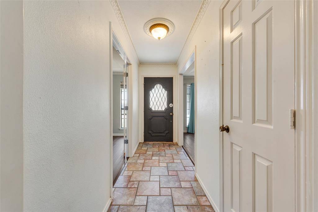 2809 Sarah Drive, Pantego, TX 76013